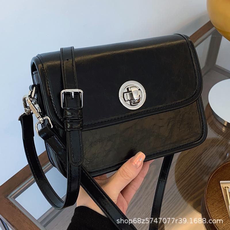 Collegiate Style Retro Crossbody Bag Women's 2025 New Commuter Bag Literary and Casual Large-capacity Shoulder Bag Small Square Bag