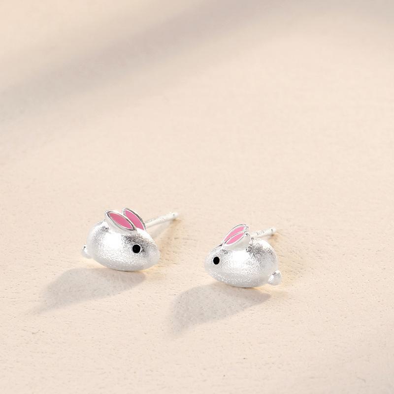 

Серьги-гвоздики в виде кролика, женские осенние серьги, новогодние модные милые серьги с нишевым дизайном