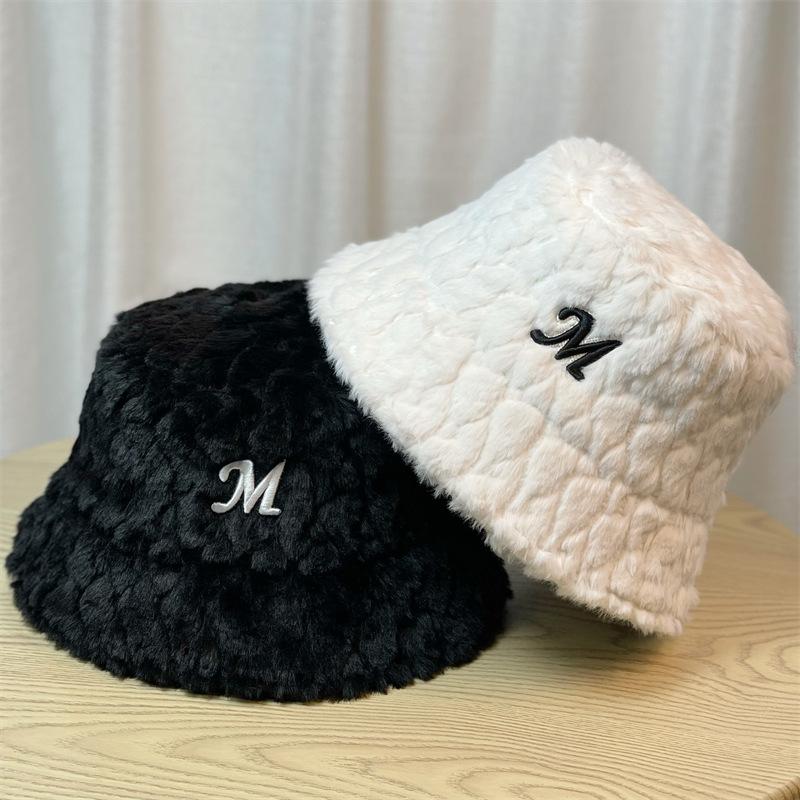Fischerhut Kinder Herbst und Winter Warm Stickerei Alphabet Lammfell Bucket Hat Ohrenschützer Kältehut