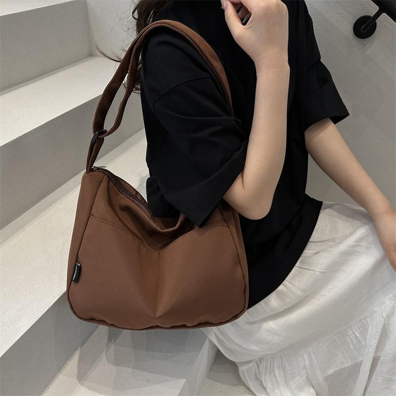 New casual messenger canvas bag, simple large-capacity shoulder bag, niche design sense, daily commuter bag