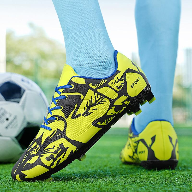 Kall Stick Spot Barnfotbollsskor Trasiga Naglar Pojkar och Flickor Spel Långa Naglar Ungdom Halkfria Sportskor