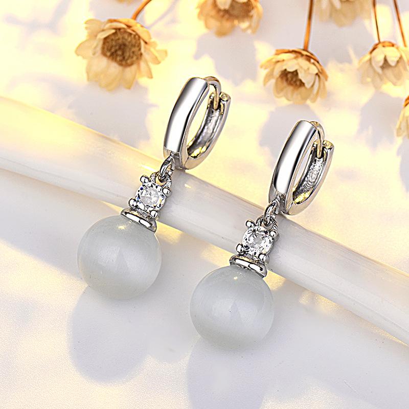 High-end Emerald Cat Eye Ear Buttons for Women's New Trendy and Versatile Love Pure Tassel Earrings