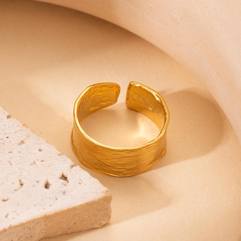 Modischer Nischen-Titanstahl-High-End-Metallring für Damen, nicht verblassend, mit übertriebenem Design und verstellbarer Öffnung für Accessoires