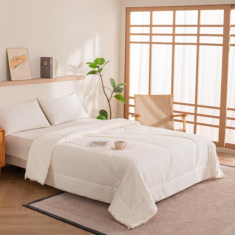 Dohia All-Season A-Class Fiber Quilt