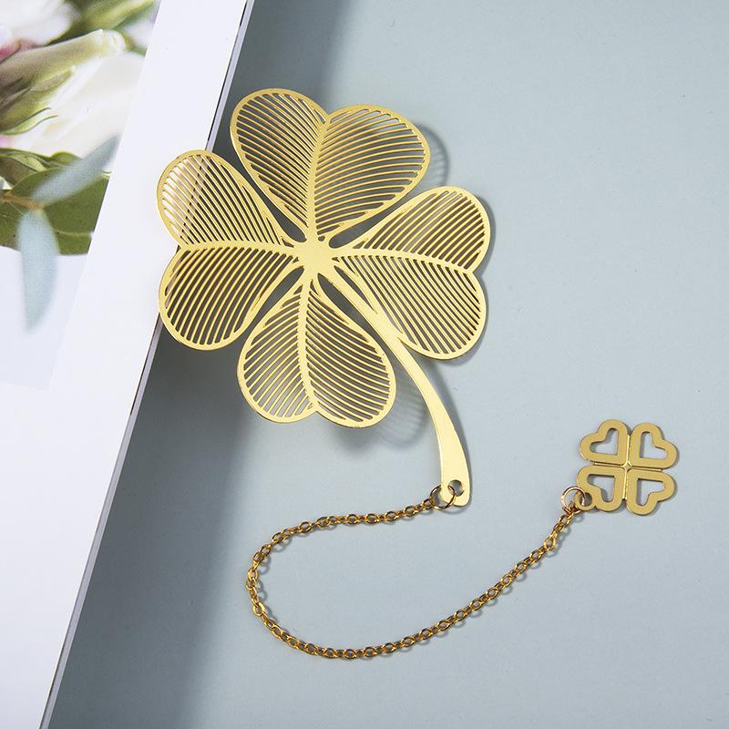 Vintage Hollow Metal Bookmarks Clover Lotus Ginkgo Flowers Maple Leaf Pendant Bookmark Student Book Mark Stationery Gifts New