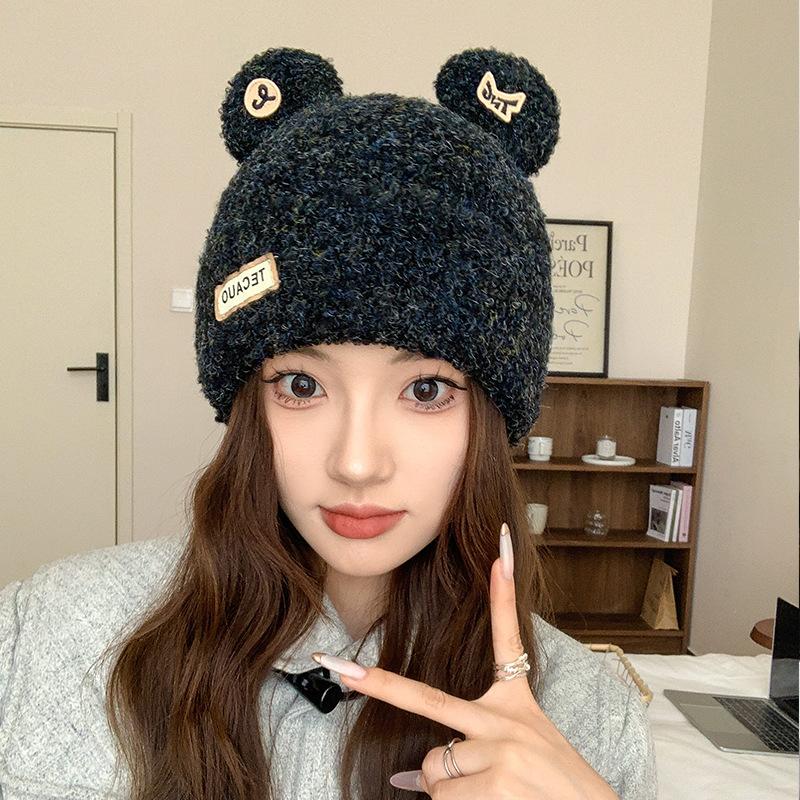 

Милая шапочка с маленьким медведем для женщин на зиму Новая теплая и ветрозащитная, закрывающая лицо, маленькая вязаная шапка, корейская версия, универсальная, с защитой ушей, головная шапка M（56-58cm）
