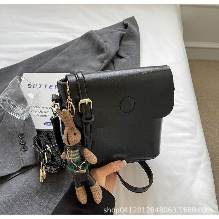 Niche Design Commuter Small Square Bag 2025 New Casual Retro Messenger Bag Fashionable Wide Shoulder Strap Commuter Shoulder Bag