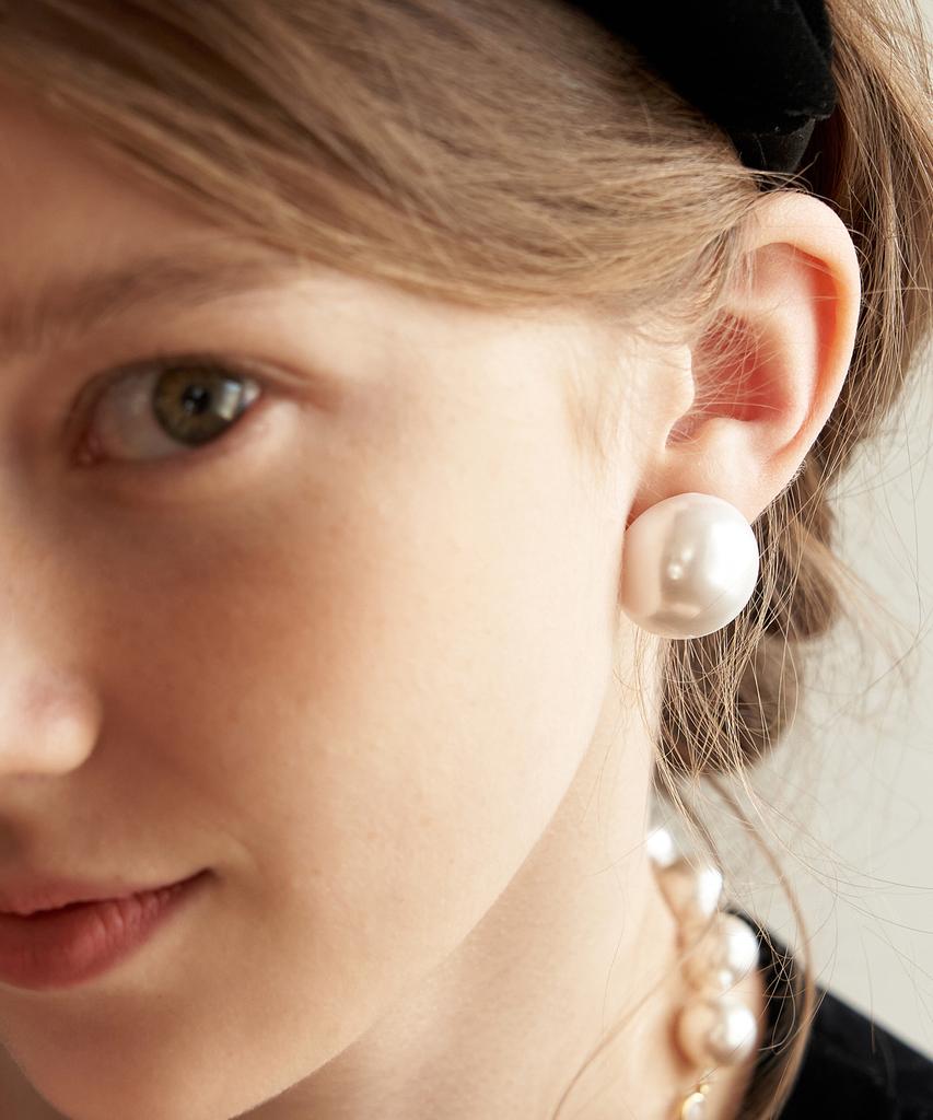 Tatiana Classic Half Pearl Earrings_Ec1696