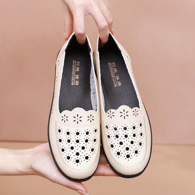 Mom Shoes2025Summer New Breathable and Fashionable Perforated Leather Shoes with Soft Soles and Anti-slip Flat Bottoms for Women
