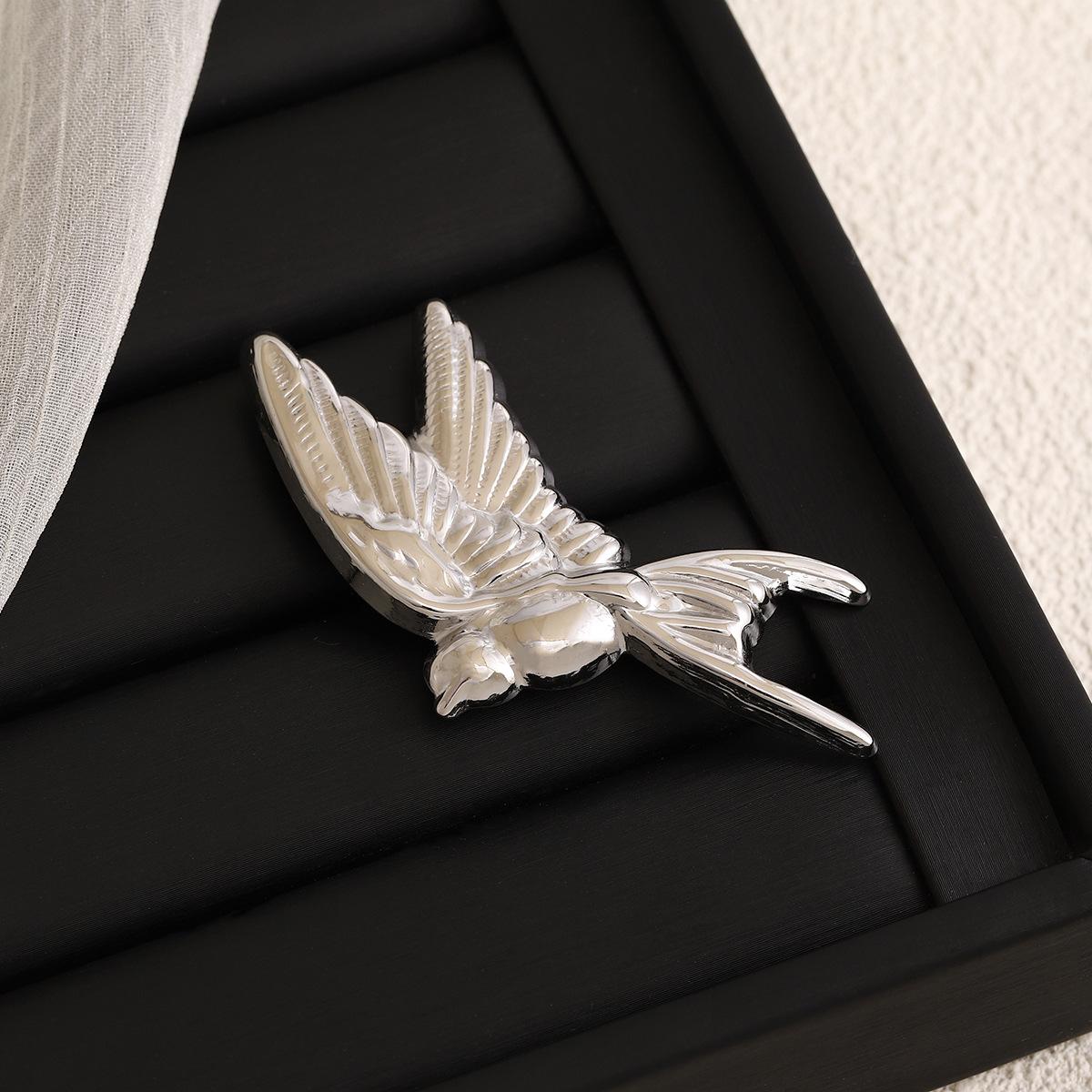 

Retro Sparrow Brooch Female Delicate Bird Brooch Unique Design High-End Suit Pin Accessories