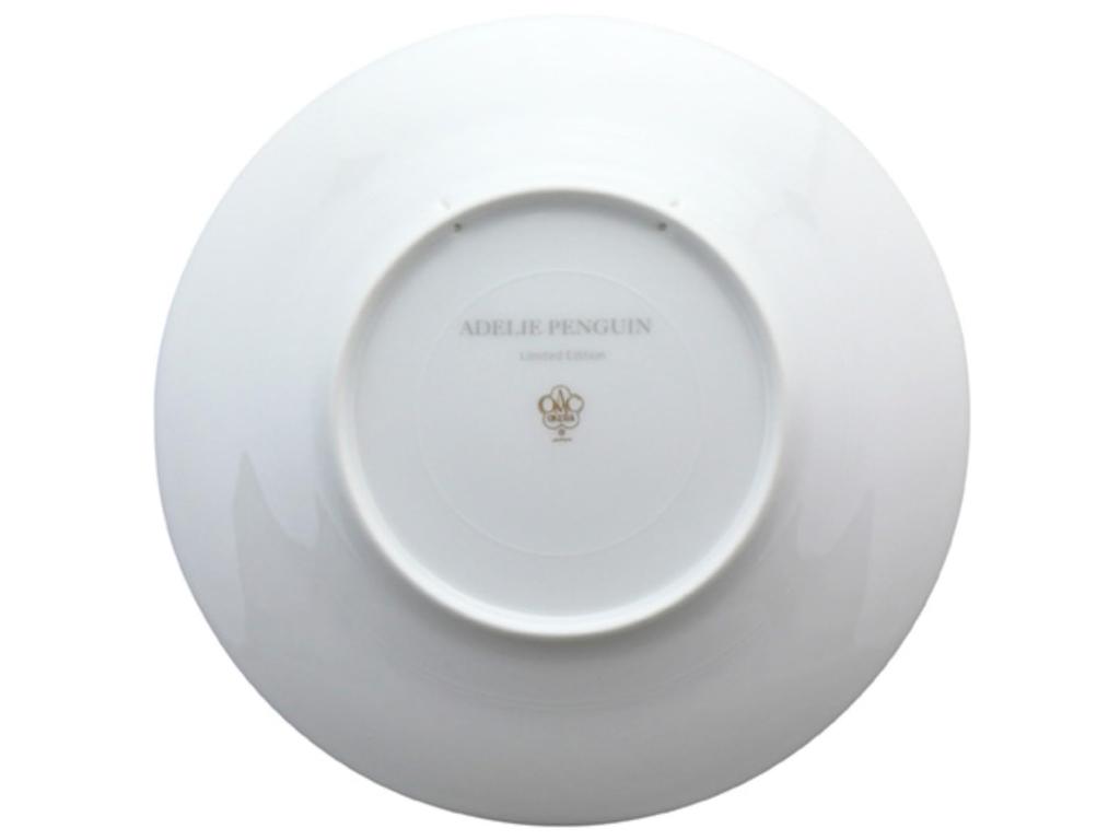 Okura Art Pottery 2024 Christmas Plate "Adelie Penguin and Her Child" Diameter: Approx. 20.5cm, Made In Japan, 97H/8506
