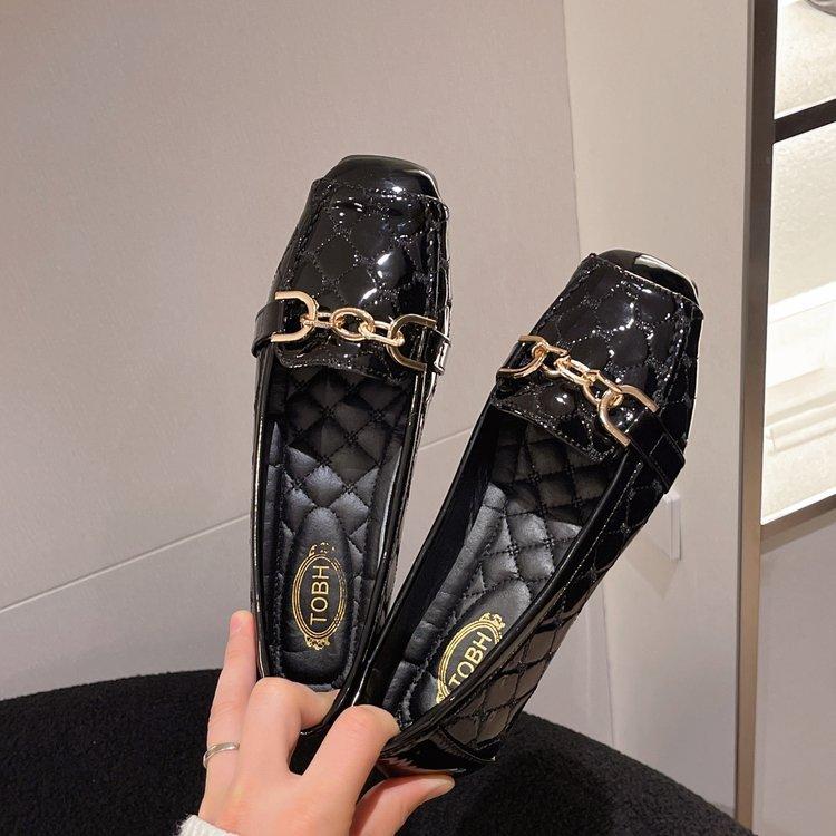 Размер квадратная головка яркие кожаные одинарные туфли женские весна-лето 2024 новые на плоской подошве мягкие дышащие туфли Doudou модные универсальные la 35 чёрный 5509₽