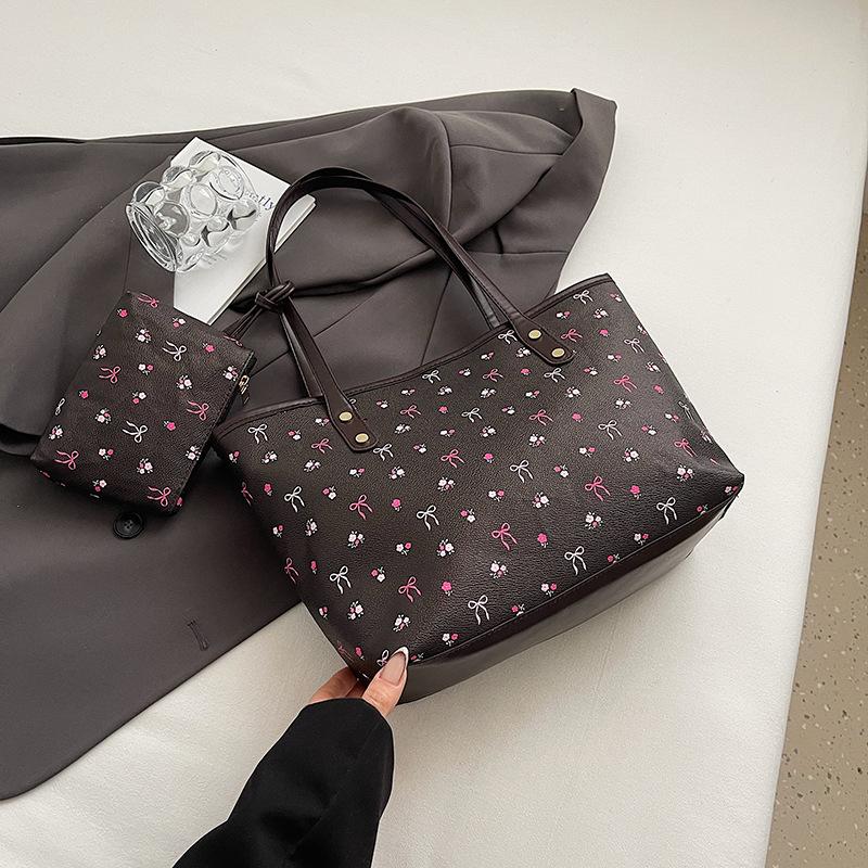 Beautiful large-capacity daily commuter student class versatile tote bag shoulder armpit bag casual handbag women's bag