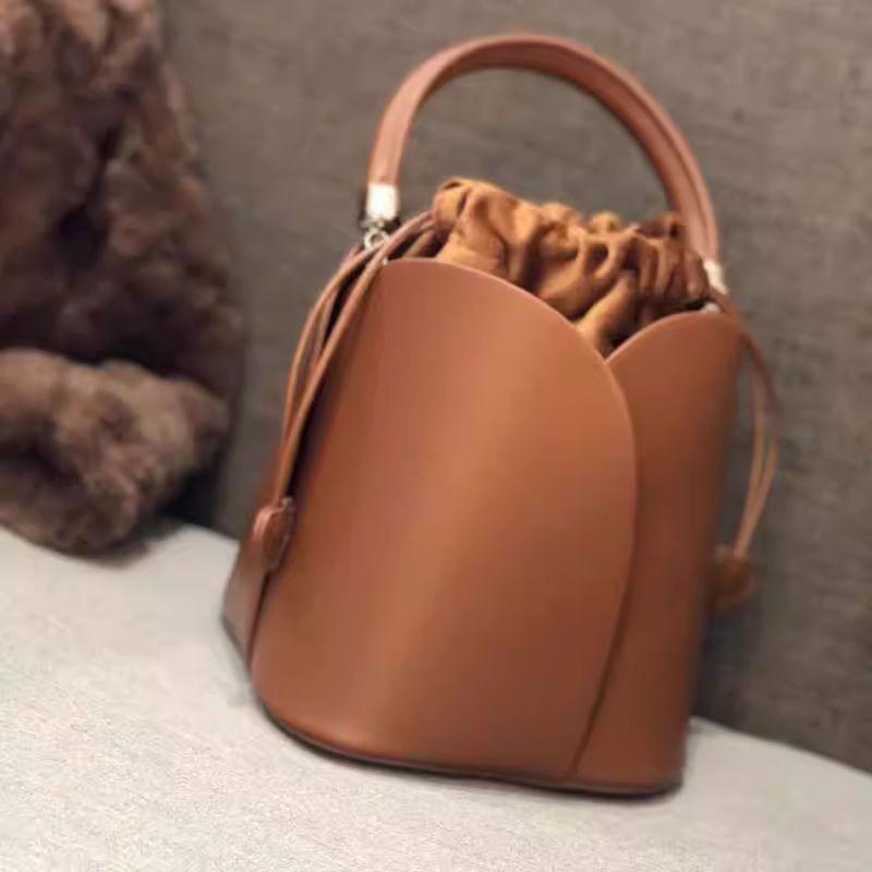 

Satchel Petals Fashion All-Match Special-Interest Design Bucket Bag Brown