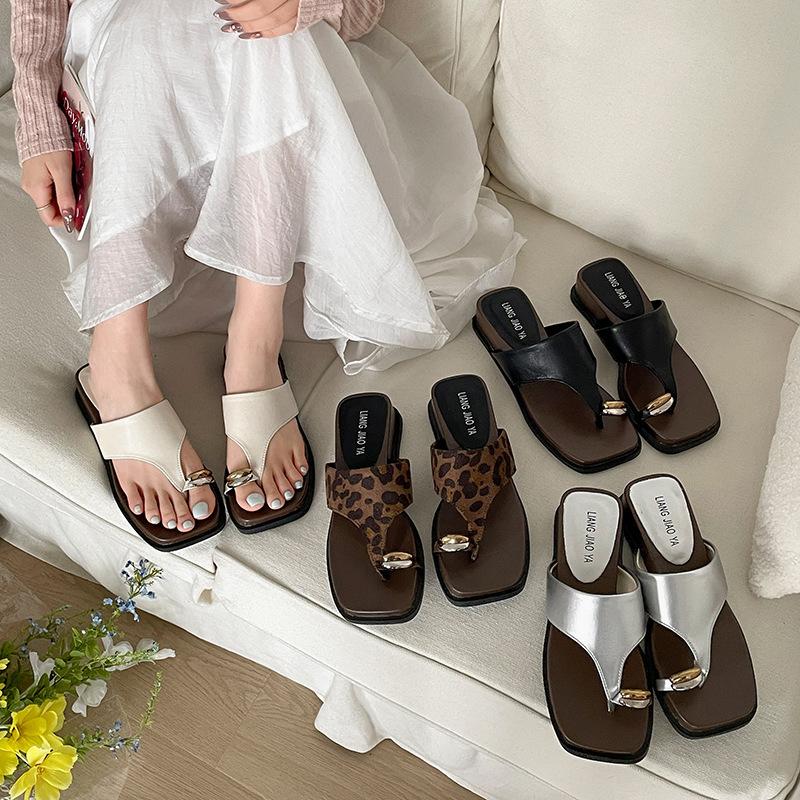 Internet celebrity high sense non-slip thick bottom slope heel flip-flops women summer wear 2025 new heightening French cool slippers