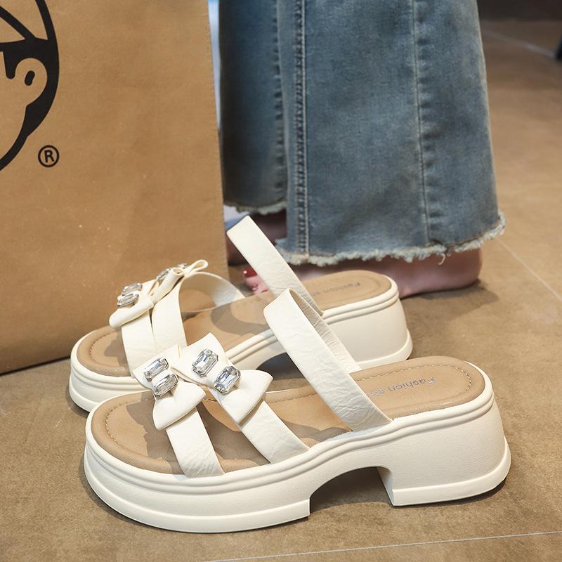 Thick-bottomed slippers women's outer wear 2025 summer new muffin light stepping on shit fairy wind bow rhinestone sandals