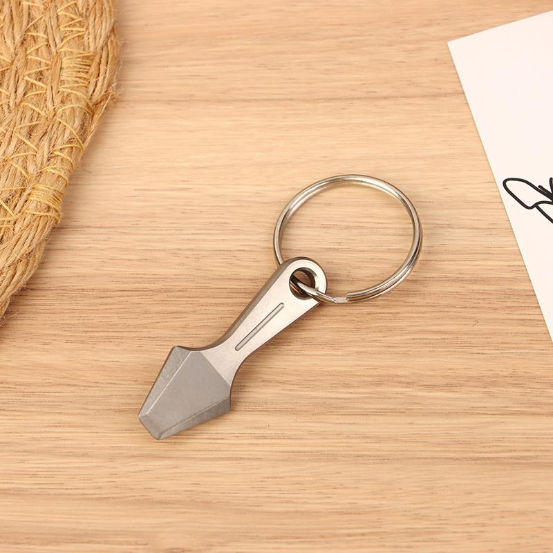 Modischer Multifunktionaler Schlüsselanhänger Anhänger Taschenwerkzeug Mini Titanlegierung Brecheisen EDC Outdoor Flaschenöffner Exquisites Geschenk