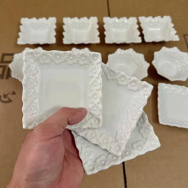 Reinweißer Reliefkeramikteller, Kirschblüten-Snack, Unterglasur-Dim-Sum-Teller, Hot-Pot-Dip-Material, französischer Stil