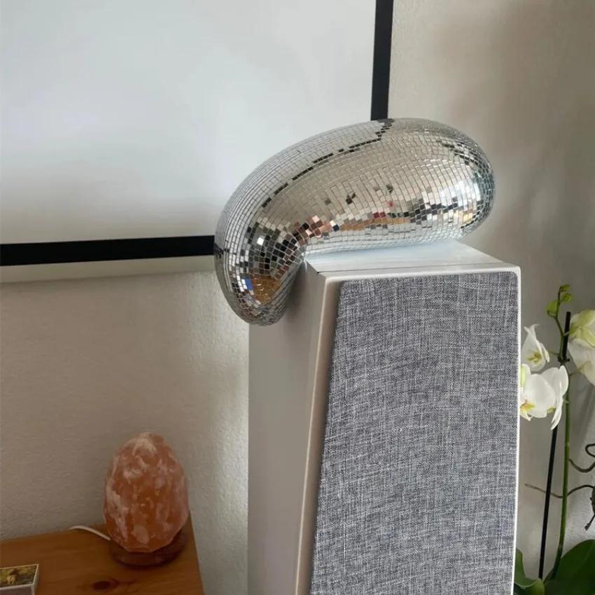 Moderne Deko im Stil einer geschmolzenen Discokugel – Handgefertigte Spiegelkugel für ästhetische Raumgestaltung – Glitzernde Discokugel für einen funky Raum