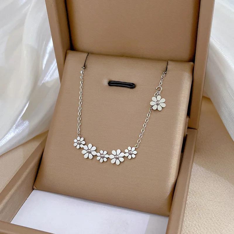 

Luxury Fashion Six Flower Simple Pendant Necklace for Women Temperament Gold Color Stainless Steel Collar Zircon Will Not Fade мідний