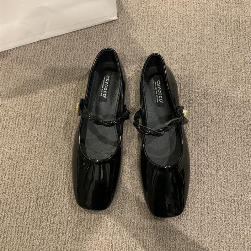 

Винтажные туфли Мэри Джейн женские весна 2025 новая универсальная юбка французские вечерние ветровые одинарные туфли темпераментные сказочные туфли 35