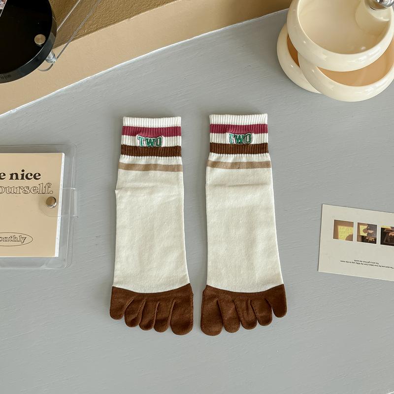 Nouveaux chaussettes mi-mollet respirantes absorbant la sueur à cinq doigts pour femmes, chaussettes à orteils séparés, chaussettes étudiantes mignonnes de dessin animé pour filles