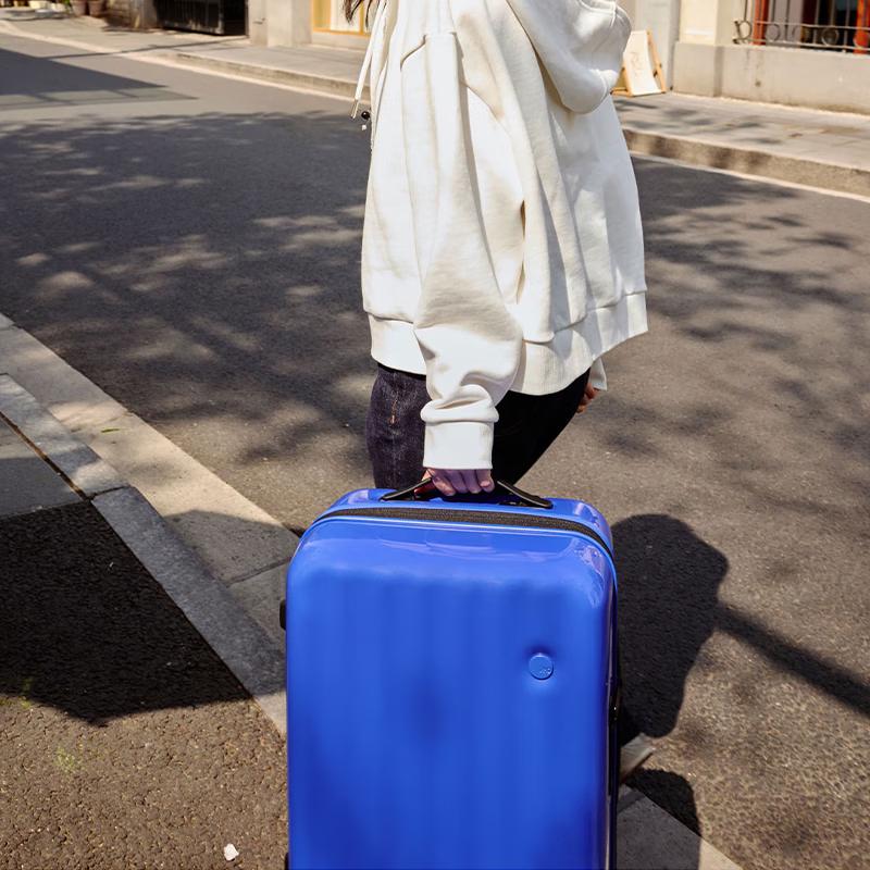 ITO Lightweight Spinner Suitcase
