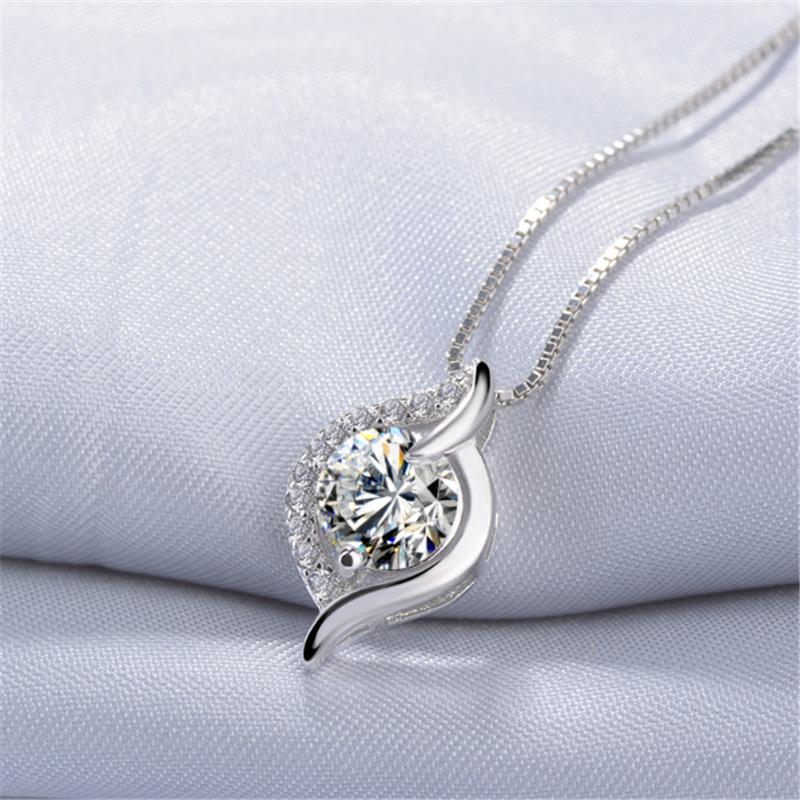 Xiaohongshu Bestseller: Only Love Diamond-Studded Clavicle Pendant Necklace