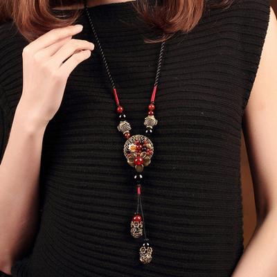 GemChic Damen-Halskette im Vintage-Stil, ethnischer Stil, hohl, Blumen-Anhänger, lange Halskette, verstellbare Kette, modischer Schmuck als Geschenk zum Geburtstag und zu Weihnachten