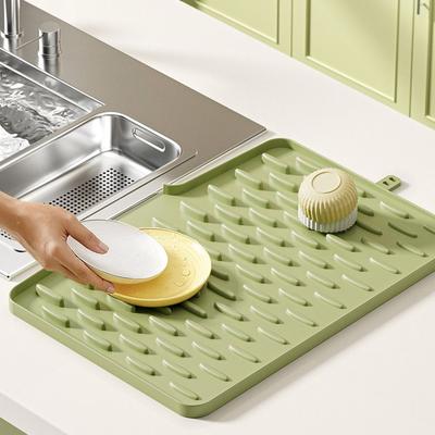 Heat Resistant Silicone Drain Pad Non-Slip Tilted Design Dish Drying Mat Prevents Water Build Up Roll Up Water Drip Catcher