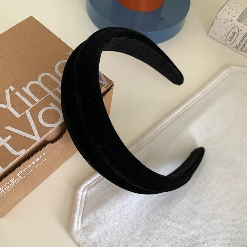 Winter Flannel Headband Non Slip Hair Accessories for Women Fashion Embossed Design Hair Hoops Headbands for Women