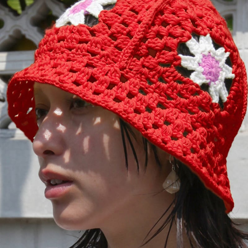 

Шапка-бини «Голубая ромашка»_Красная FREE