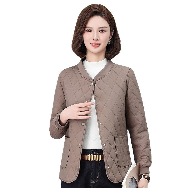 Rhombus padded cotton-padded clothes women's short models, new fashion middle-aged mother clothes, large pockets, warm cotton-padded jacket.