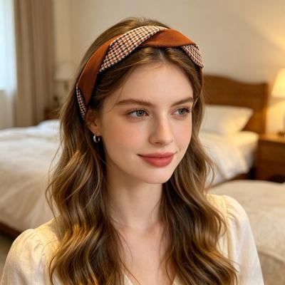 Dames Hoofdband Anti-Slip Tanden Geruit Gedraaid Ontwerp Zachte Stof Haarband Brede Rand Langdurig Dragen Haaraccessoire