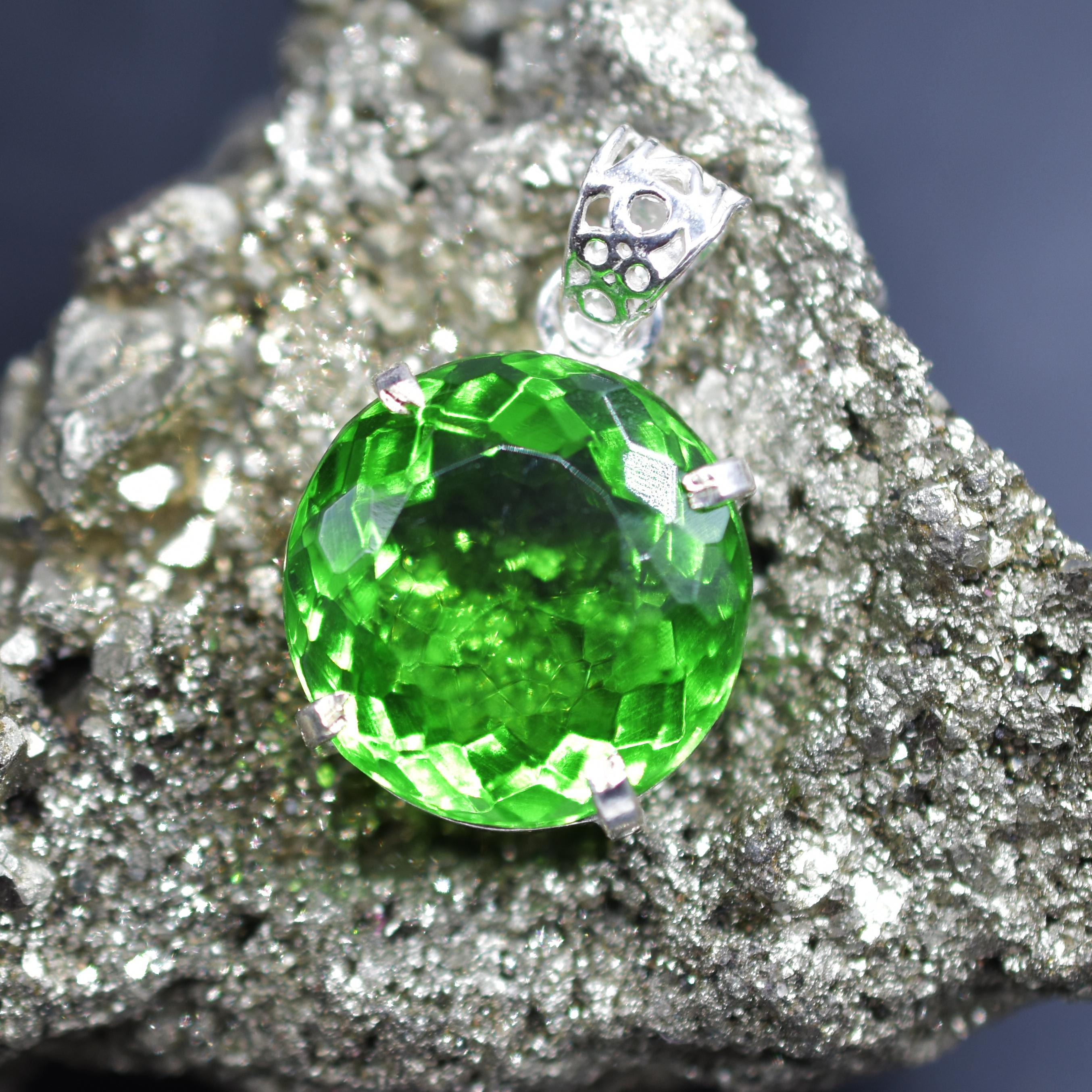 

Natural Pendant Green Topaz Round 60.70 Ct 925 Sterling Silver Gems CERTIFIED my-387-k