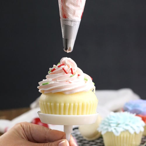 12-Piece Set of Stainless Steel Pastry Tips, Flower Shapes, Pastry Bags, and Tips, Perfect for Flower Nails, Cake Decorations, and Cupcakes.