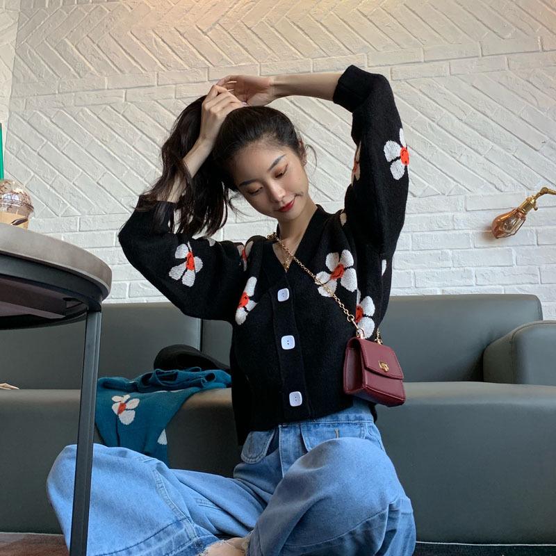 Spring and Autumn Women's College Style Flower Knitted Jacket Loose V-neck Autumn and Winter Thick Sweater Cardigan Women's Tops Short Section