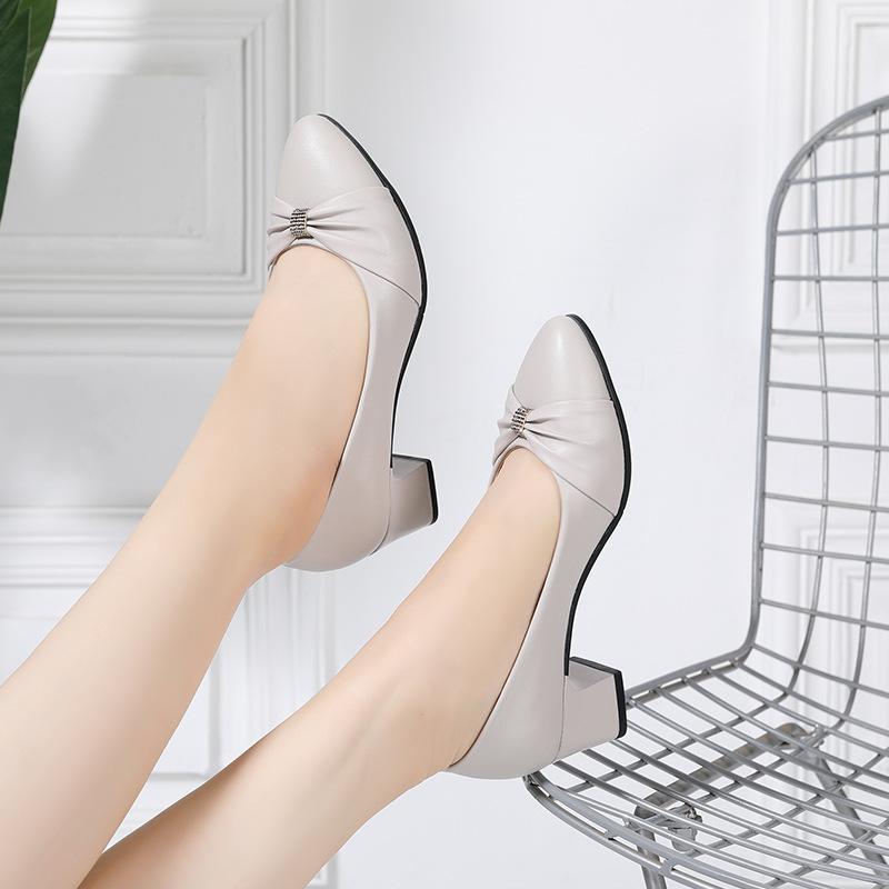 Mom shoes spring and autumn soft leather single shoes soft sole round head women's shoes medium heel thick heel ladyshoes shallow mouth 