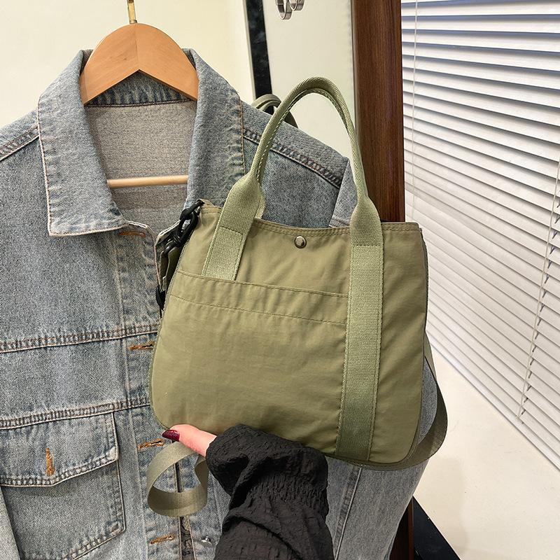 Casual large-capacity bag women's new versatile and lightweight shoulder messenger bag simple commuter tote bag