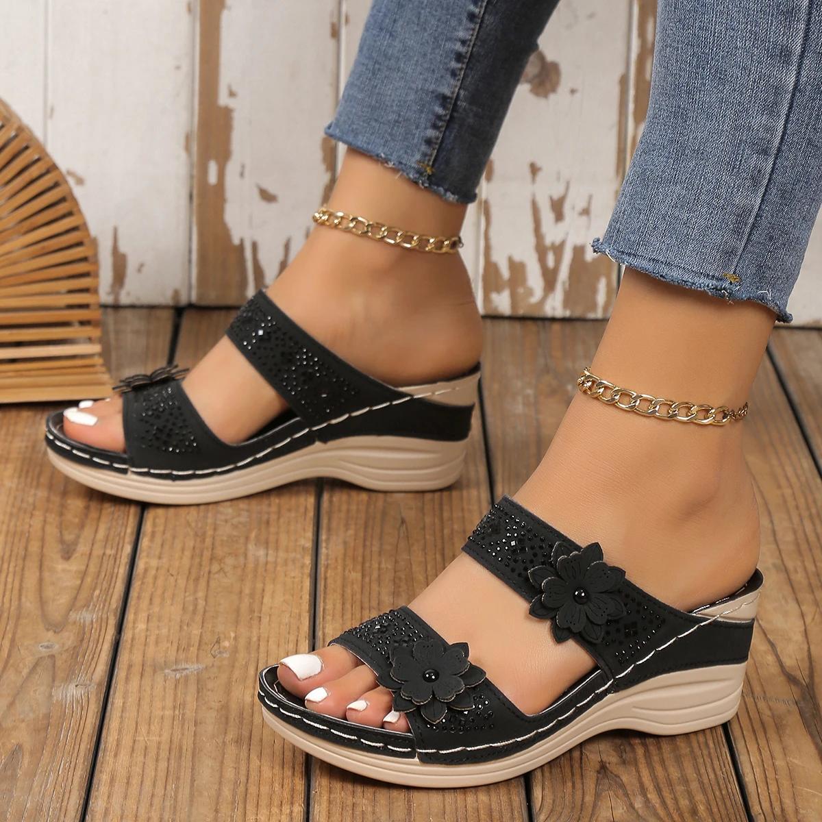 

2026 Plus Size Women s Shoes Summer Retro Roman Sandals Women Pu Casual Flower Wedge Sandals Slippers Women Platform Slippers 35 чорний