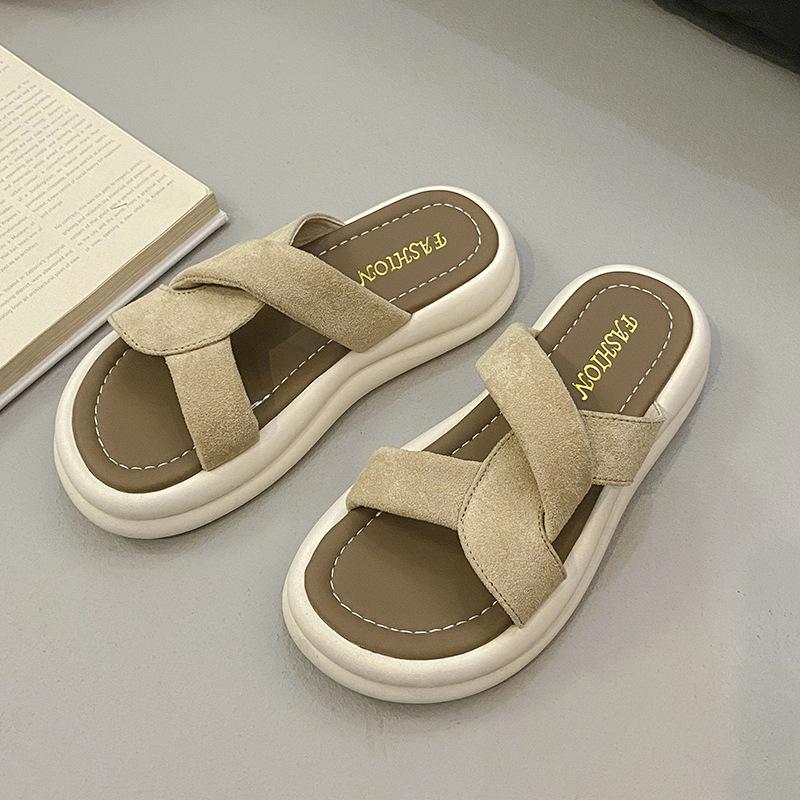 Beautiful thick-soled heightening cool slippers women's summer wear with skirts 2025 new Internet celebrities super fire out beach shoes