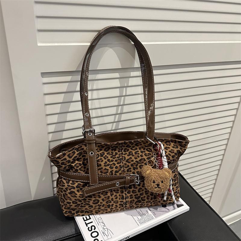 Womens Fashion Tote Bag With Durable Material And Inner Phone Pocket For Street Style