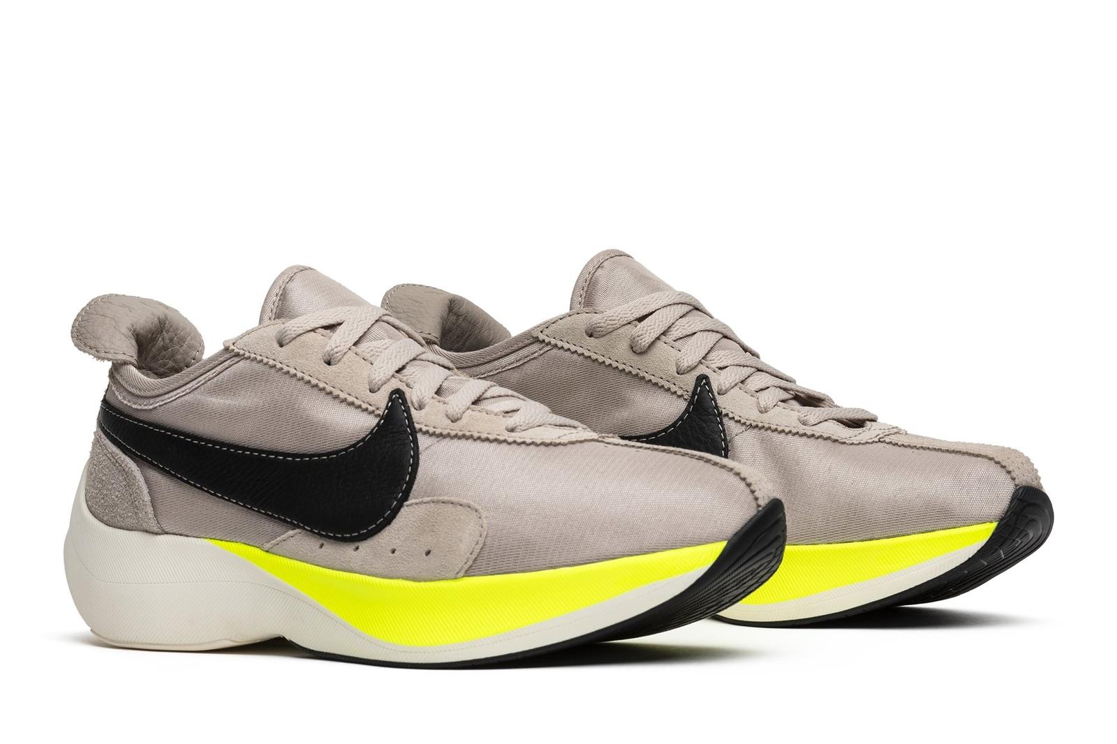 

Nike Moon Racer String AQ4121-200 45