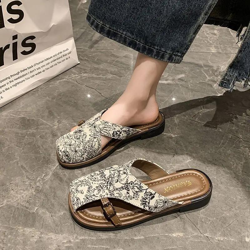 Fashion Outside Shoes With Heel New Fashion Designer Women's Slippers and Ladies Sandals Luxury Cheap Liquidation 2025 Trend Pvc Slides