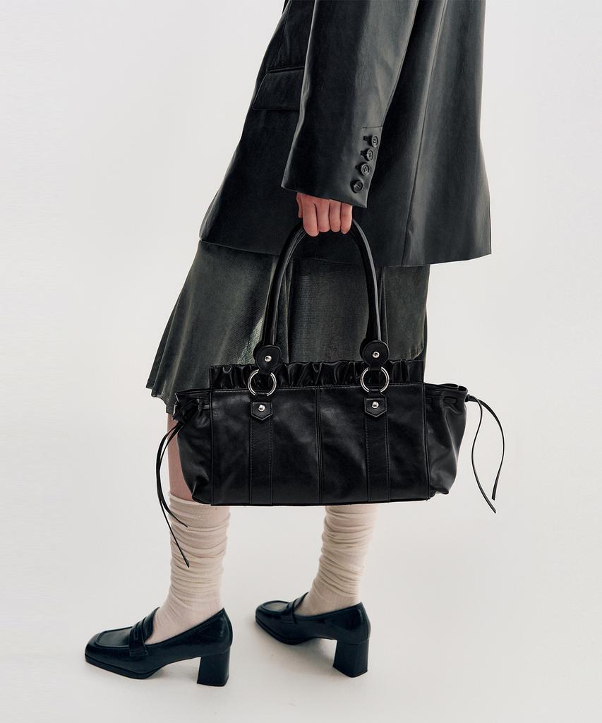 Kimzisu Ruched Belt Tote Bag _ Black