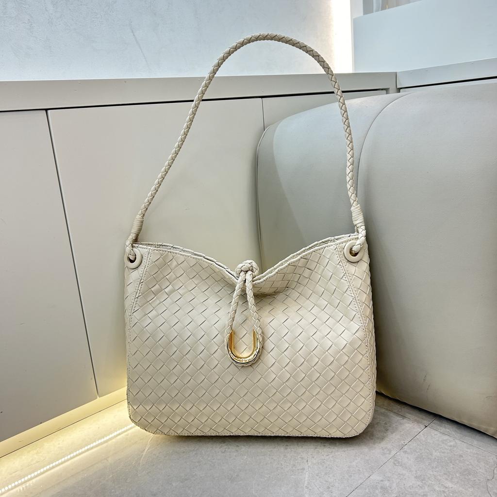 New U-buckle Woven Underarm Bag Large Capacity Niche Design Shoulder Bag Fashionable Versatile Messenger Women's Bag