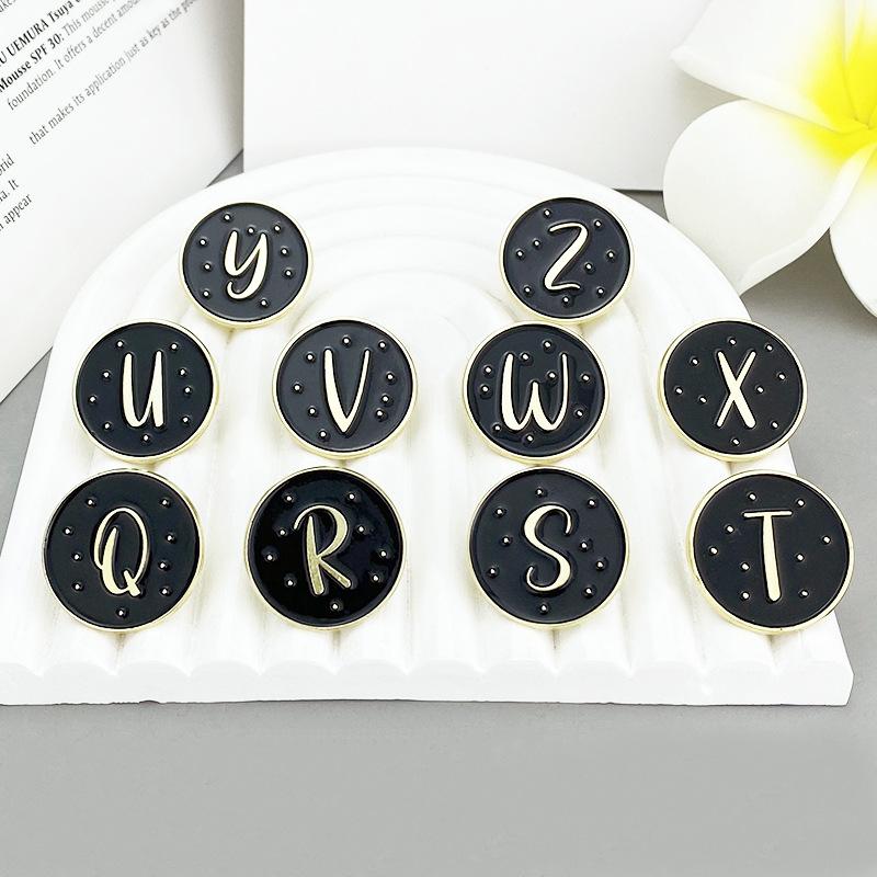 A-Z 26 Letters Initial Brooch Women English Alphabet Brooch Pin Round Badge Corsage Unisex Collar Jewelry Clothes Bag Decor Gift