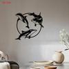 Arte da Parete in Metallo Cerchio Tre Delfini Piatto 2D Ferro Battuto Nero Taglio Laser Decorazione Carina Tema Costiero Oceano Casa