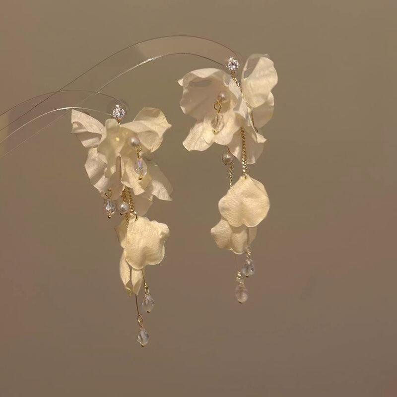 Summer super fairy white flower fringed stud earrings atmosphere exaggerated temperament earrings seaside vacation style photo earrings
