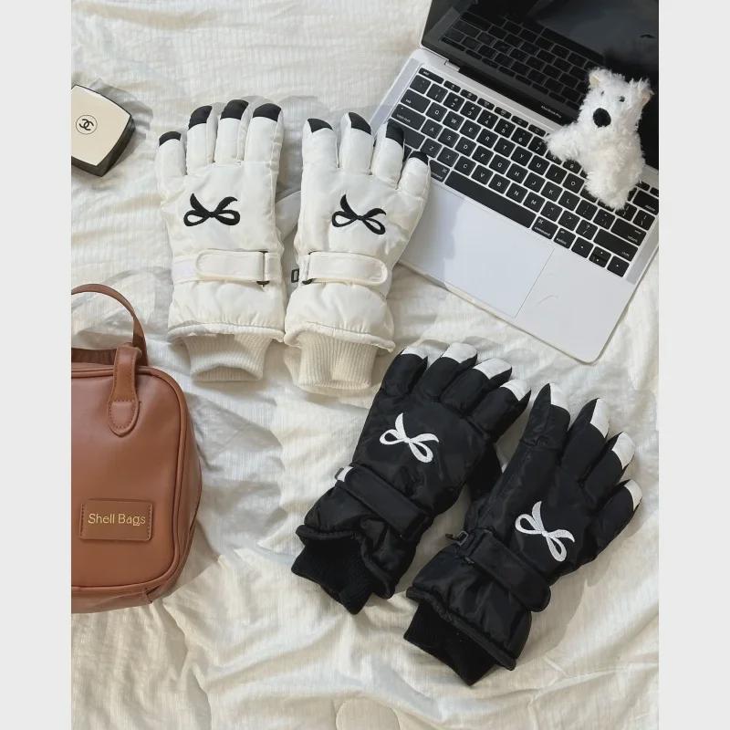 "Windproof Velvet Ski Gloves: Cute, Thickened, Waterproof, Cold-Resistant Outdoor Cycling Gloves"